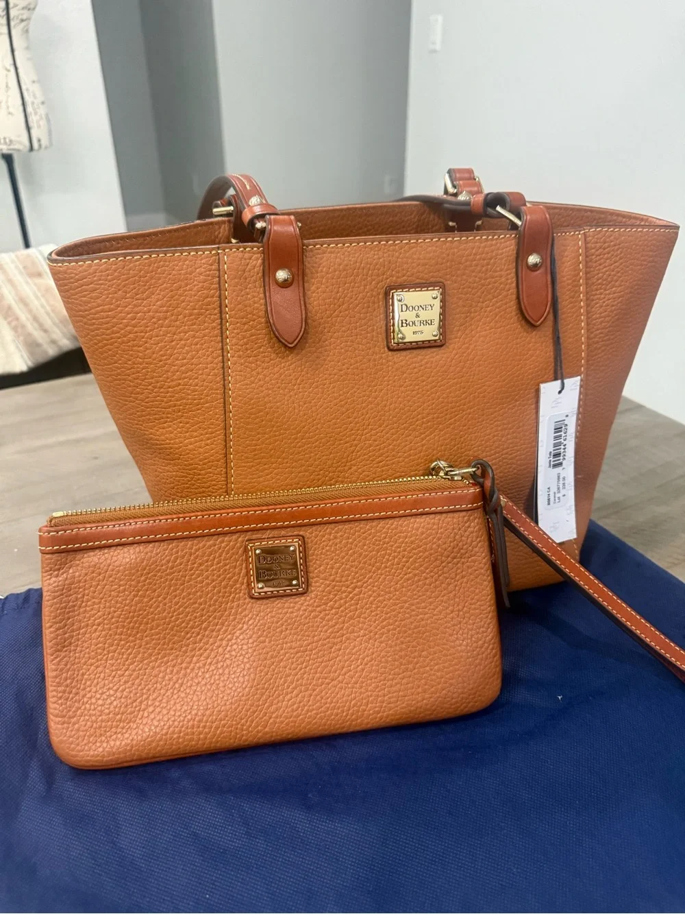 NWT Dooney Bourke Pebble Leather. Shopper Tote$ Wristlet Cognac Brown